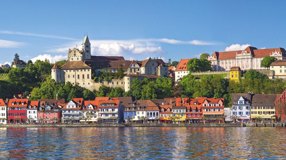 Meersburg vom Bodensee aus